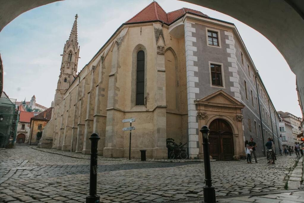 Cozy Apartment In The Heart Of The Historic City Bratislava Exterior photo