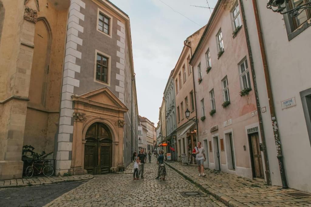 Cozy Apartment In The Heart Of The Historic City Bratislava Exterior photo